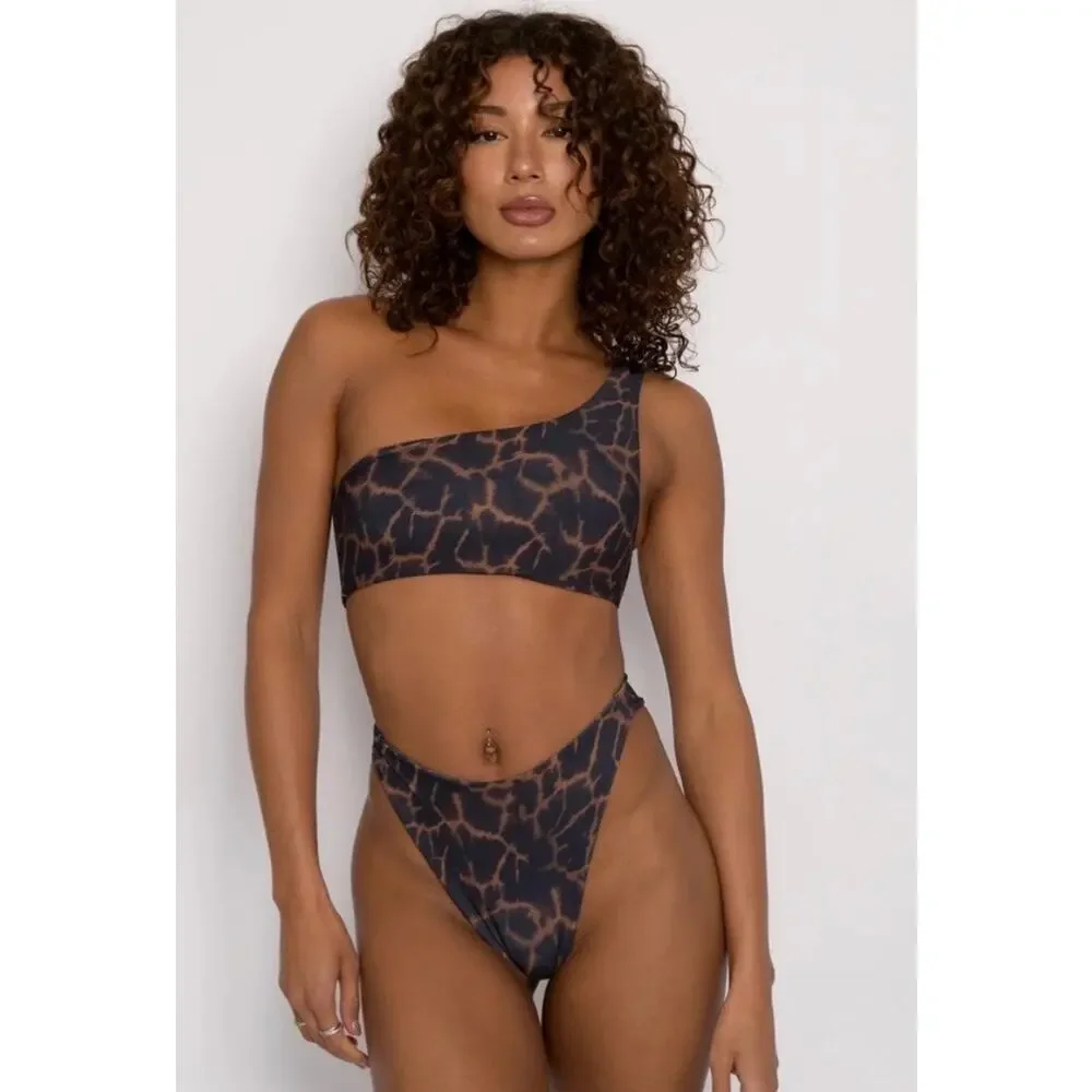 Skatie• ‘Ellis’ Bikini Top in RAFA Giraffe
